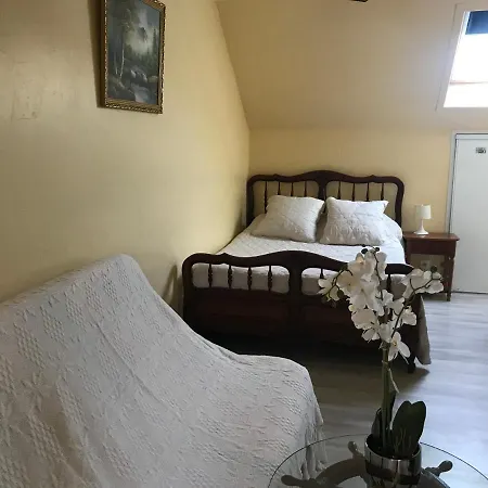 D'hotes Chez Christiane Bed & Breakfast Lurdy